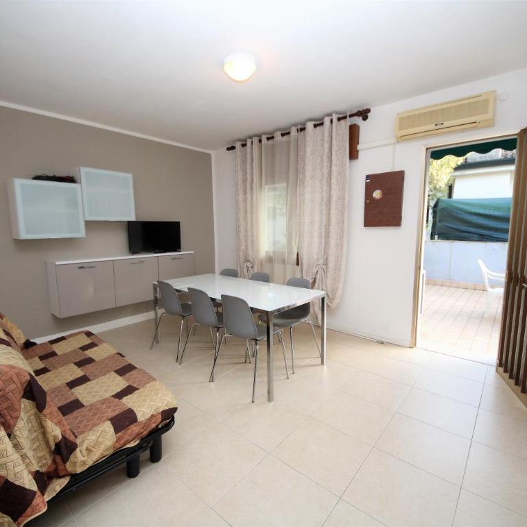 Villa Azalea - Two-Bedroom Apartment - 8