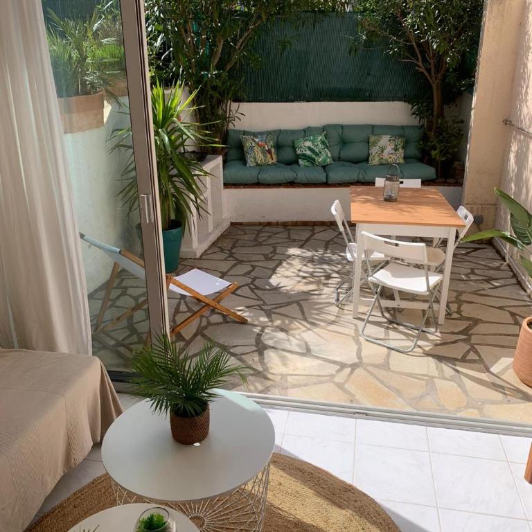 Bright studio with small terrace - Studio - 3