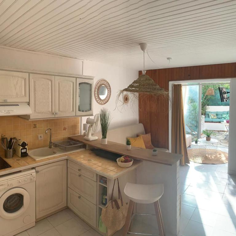 Bright studio with small terrace - Studio - 8