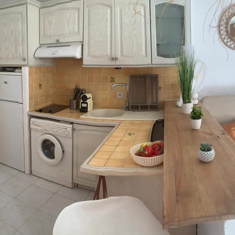 Bright studio with small terrace - Studio - 9