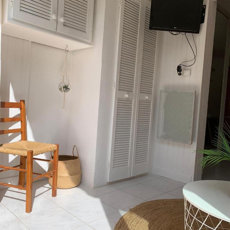 Bright studio with small terrace - Studio - 14