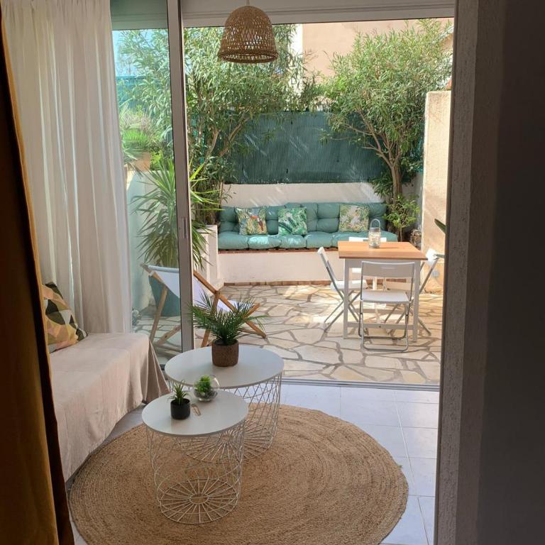 Bright studio with small terrace - Studio - 19