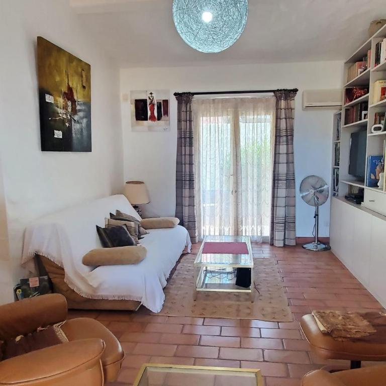 Spacious house with pool close to the sea - Maison de Vacances - 5