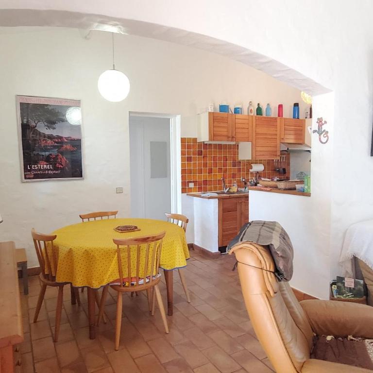Spacious house with pool close to the sea - Maison de Vacances - 6