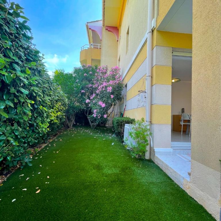 Superb Apartment With Garden Near The Sea - Apartment - 11