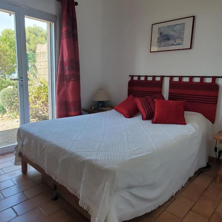 Spacious house with pool close to the sea - Maison de Vacances - 10