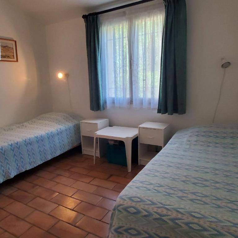 Spacious house with pool close to the sea - Maison de Vacances - 12