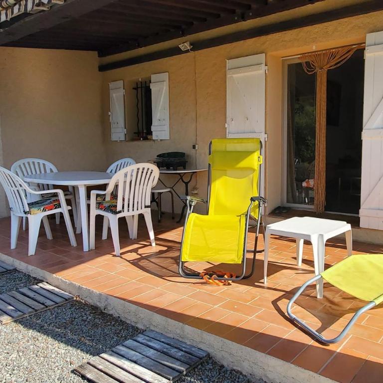 Spacious house with pool close to the sea - Maison de Vacances - 15