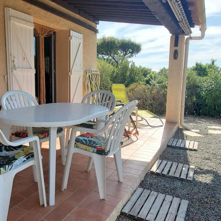 Spacious house with pool close to the sea - Maison de Vacances - 16