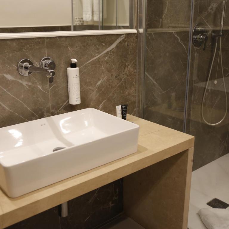 Hellenia Yachting Hotel & SPA - Superior Double or Twin Room with City View - 4