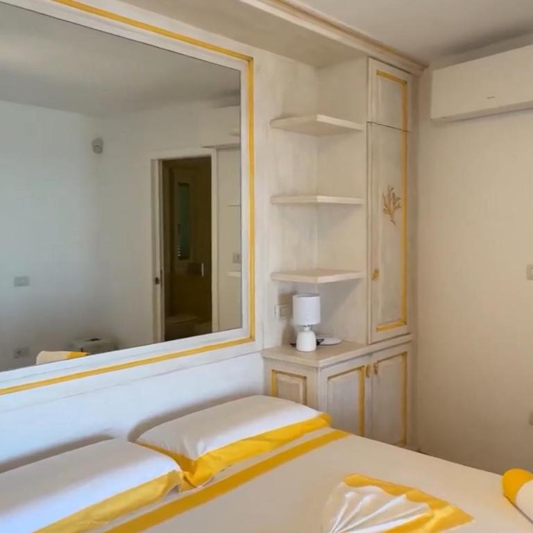 Luxury Villa in Porto Rotondo with Private Pool & Mediterranean Views - Villa - 9