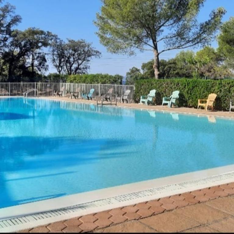 Spacious house with pool close to the sea - Maison de Vacances - 2