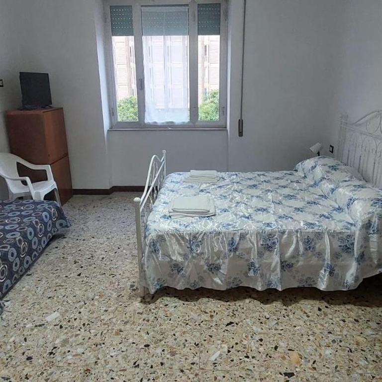 Naples Central Station Rooms - Camera Queen con Bagno in Comune - 2