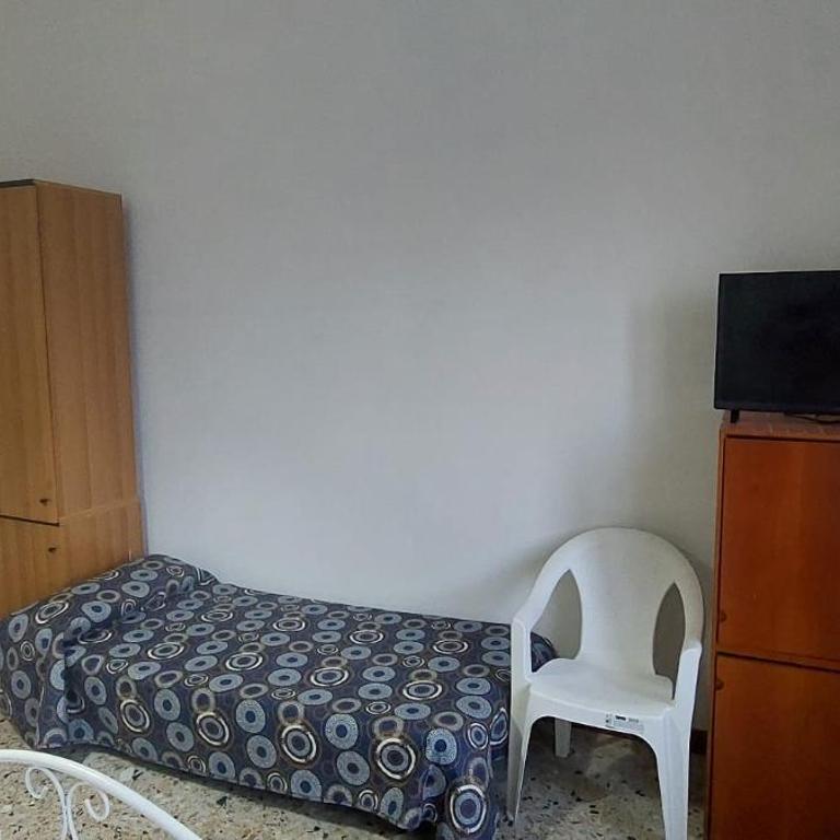 Naples Central Station Rooms - Camera Queen con Bagno in Comune - 3