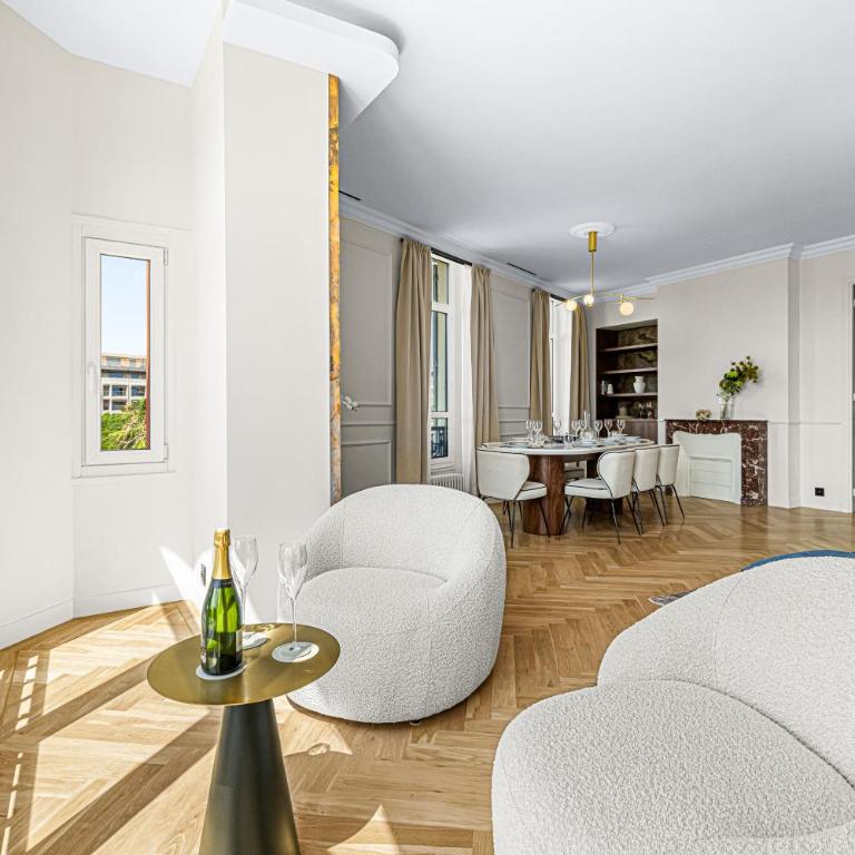 190m2 Place Massena Vue Iconique Architecte - Appartement 3 Chambres Deluxe - 25