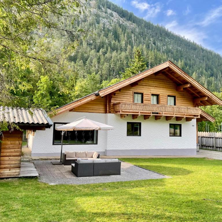 Spacious Chalet for Ski & Summer Adventures - Chalet - 1