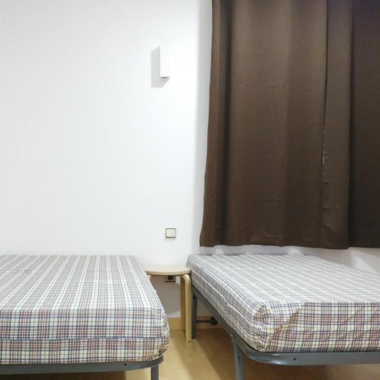Albergue de Benabarre - Habitación Doble con baño - 2 camas - 1