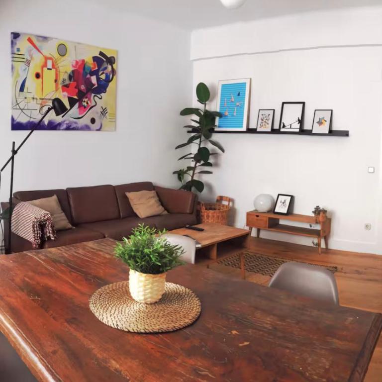Zurriola Beach - NO PARTY AT HOME - NO FIESTAS EN CASA - 150 meters to Zurriola Beach - size 75m2 - Two-Bedroom Apartment - 4