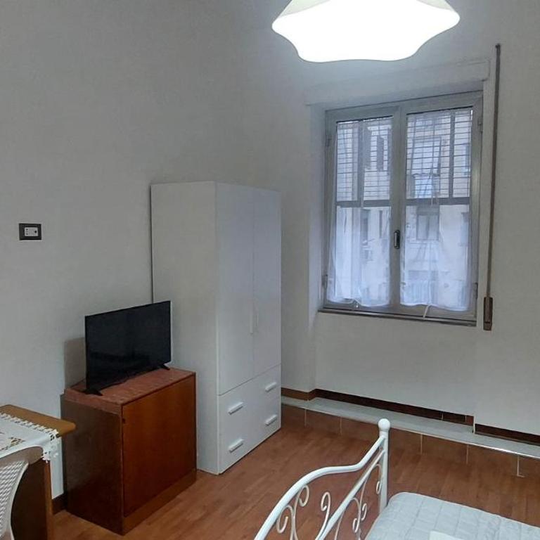 Naples Central Station Rooms - Camera Matrimoniale con Bagno in Comune - 6