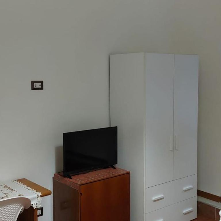 Naples Central Station Rooms - Camera Matrimoniale con Bagno in Comune - 8