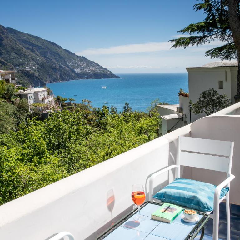 Hotel Vittoria - Camera Standard Matrimoniale/Doppia con Letti Singoli con Vista Mare Parziale - 1