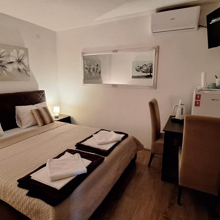 Apartments & Dream Rooms - One-Bedroom Apartment - 11