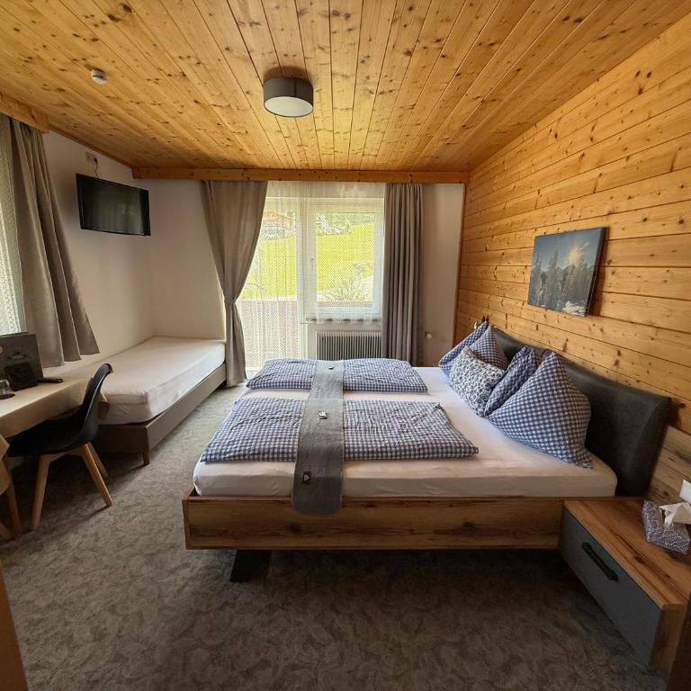 Pension Mitterwallner - Familienzimmer mit Badewanne - 5