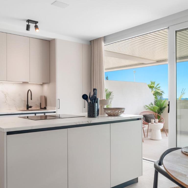 Casa Maktub Estepona - Two-Bedroom Apartment with Balcony and Sea View - 4