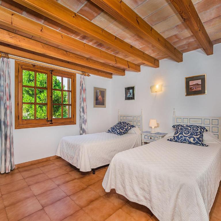 Secluded Country Villa with Pool - Four-Bedroom Country house - 13