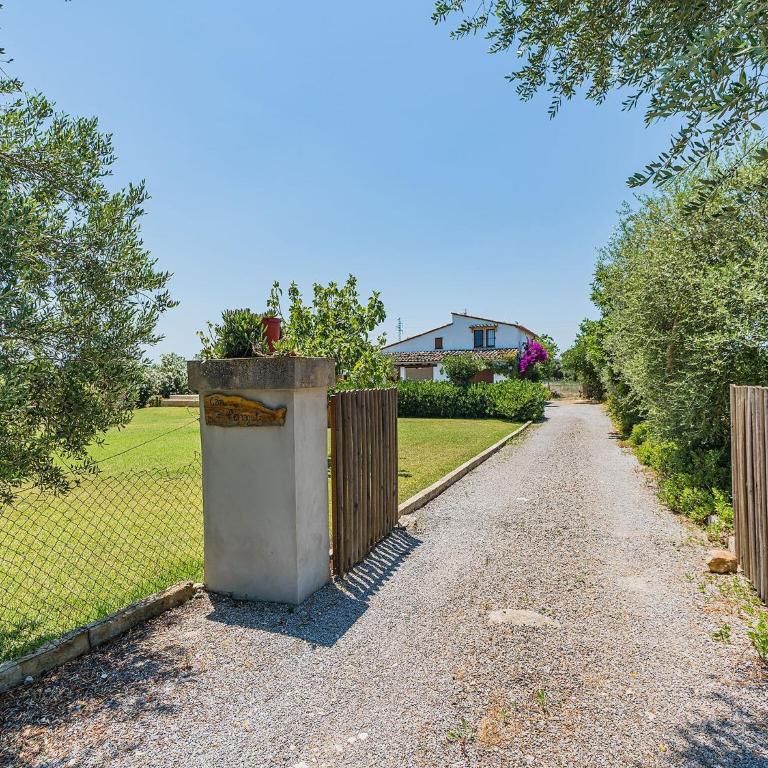 Secluded Country Villa with Pool - Four-Bedroom Country house - 10