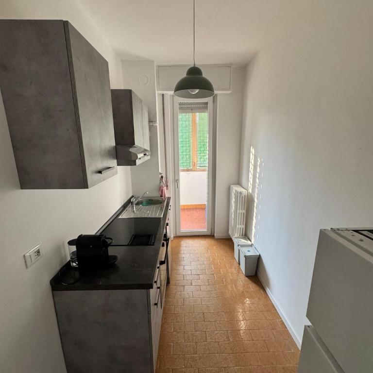 Trilocale ristrutturato vicino metropolitana - Appartamento con 2 Camere da Letto - 3