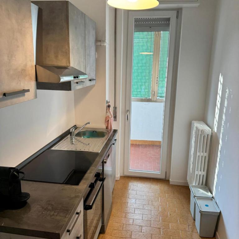 Trilocale ristrutturato vicino metropolitana - Appartamento con 2 Camere da Letto - 4