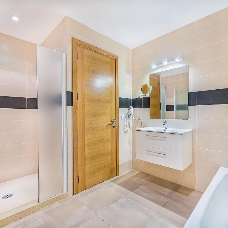 Central Townhouse with Pool, Pollença - Casa Vacanze con 4 Camere da Letto - 22