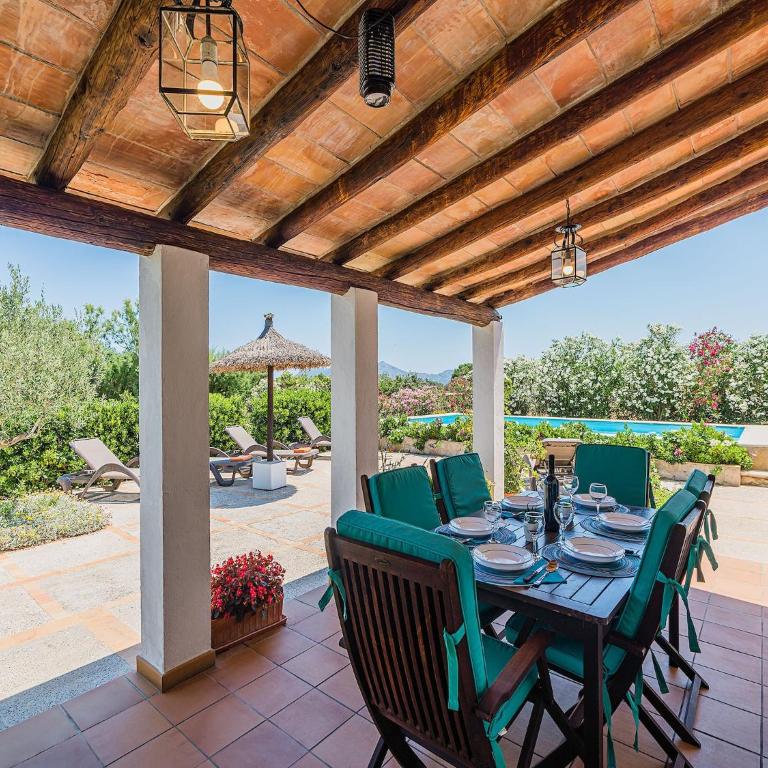 Secluded Country Villa with Pool - Four-Bedroom Country house - 24