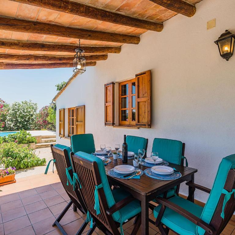 Secluded Country Villa with Pool - Four-Bedroom Country house - 25