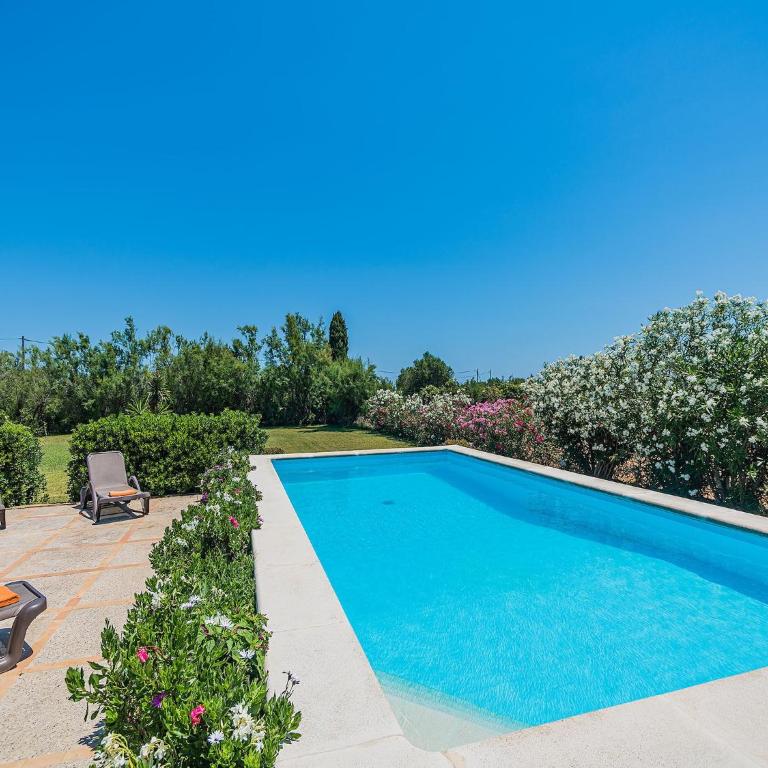 Secluded Country Villa with Pool - Four-Bedroom Country house - 15