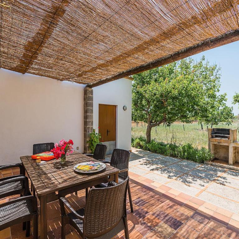 Secluded Country Villa with Pool - Four-Bedroom Country house - 19