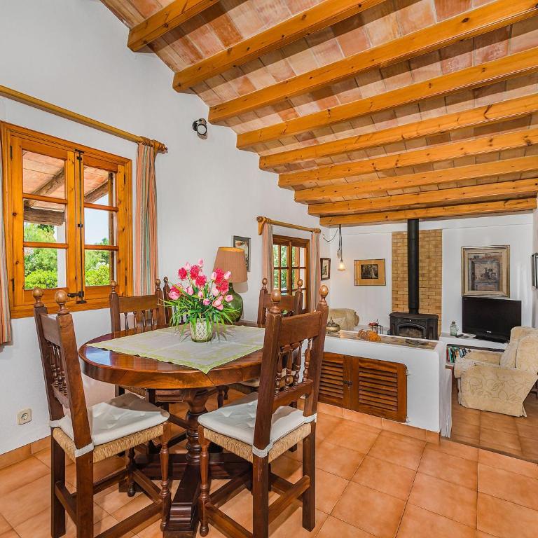 Secluded Country Villa with Pool - Four-Bedroom Country house - 4