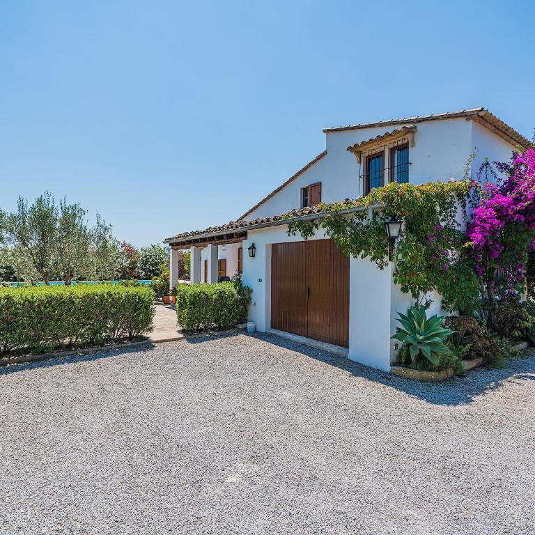 Secluded Country Villa with Pool - Four-Bedroom Country house - 1