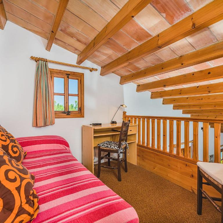 Secluded Country Villa with Pool - Four-Bedroom Country house - 16