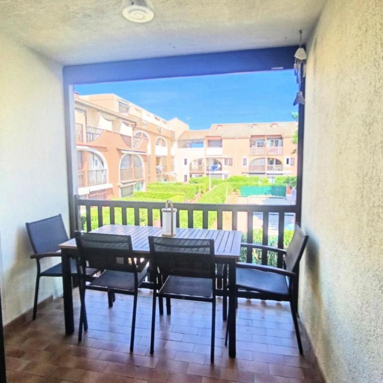 Appartement avec balcon à 800 mètres de la mer - Appartement - 4