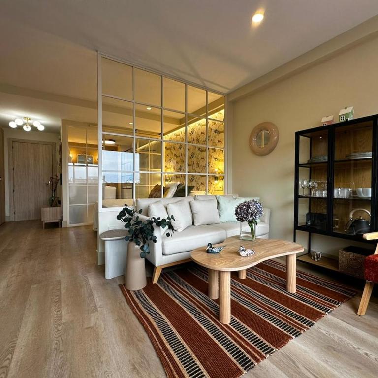 Policarpo Sanz 1, 302 by YBH - One-Bedroom Apartment - 1
