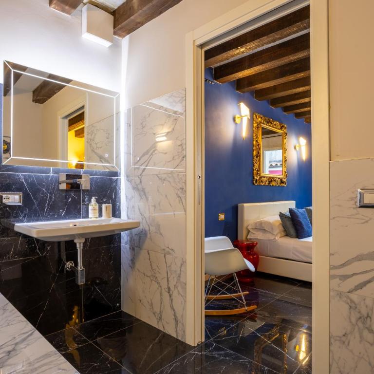Dimora Fattorini - Deluxe Queen Room - 9