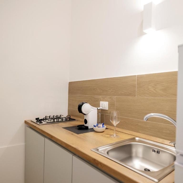 Dimora Largo Franchì Apartments - Deluxe Studio - 9