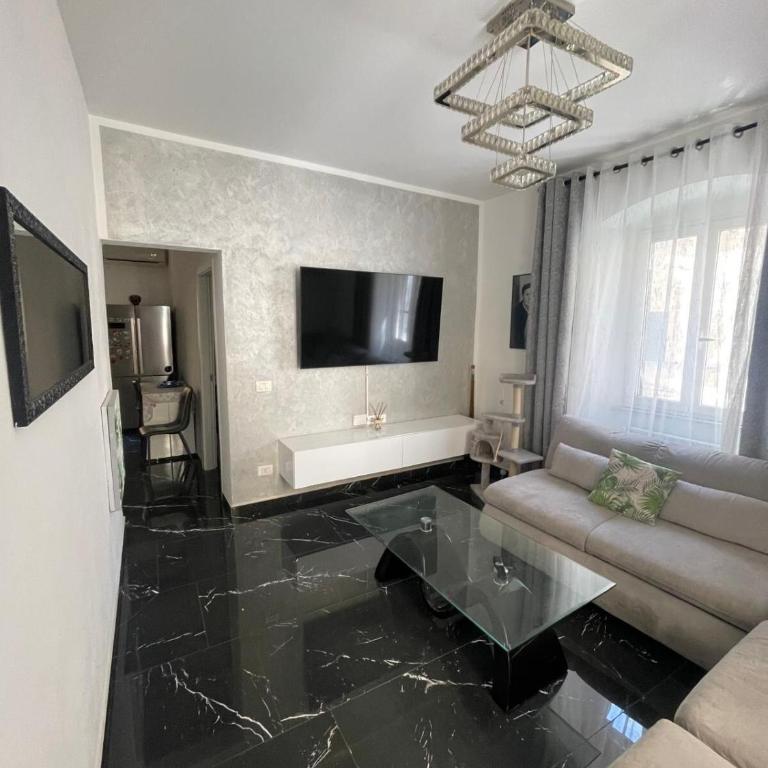 Strategic apartment in the heart of Livorno - Three-Bedroom Apartment - 2