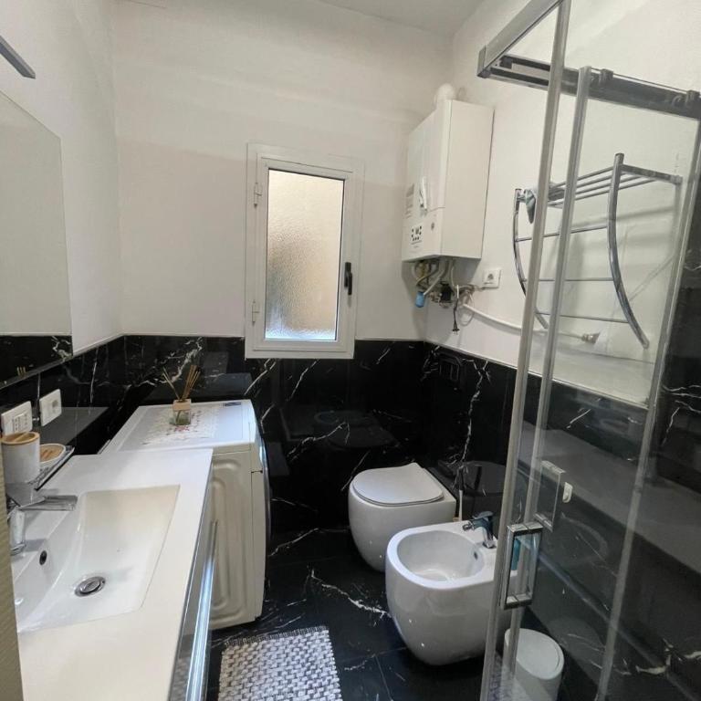 Strategic apartment in the heart of Livorno - Three-Bedroom Apartment - 5