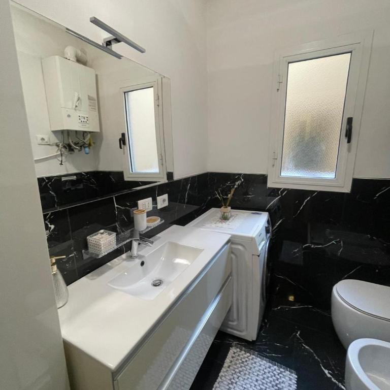 Strategic apartment in the heart of Livorno - Three-Bedroom Apartment - 6