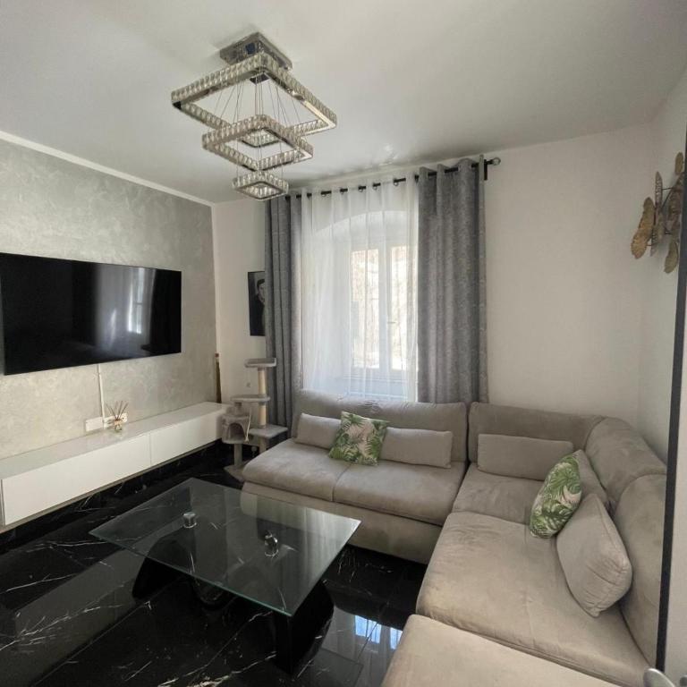 Strategic apartment in the heart of Livorno - Three-Bedroom Apartment - 1