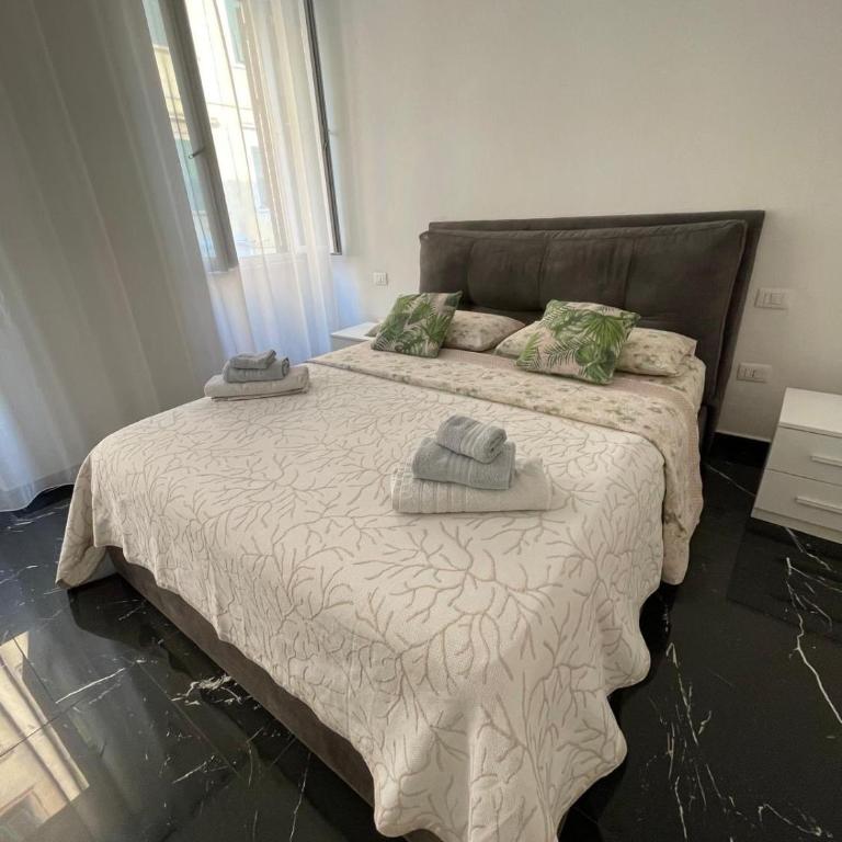 Strategic apartment in the heart of Livorno - Three-Bedroom Apartment - 8