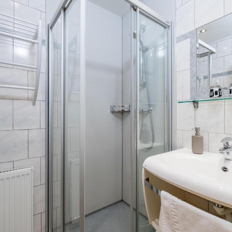 Appartement Schaubensteiner - Apartment mit 1 Schlafzimmer, Balkon und Bergblick - 7